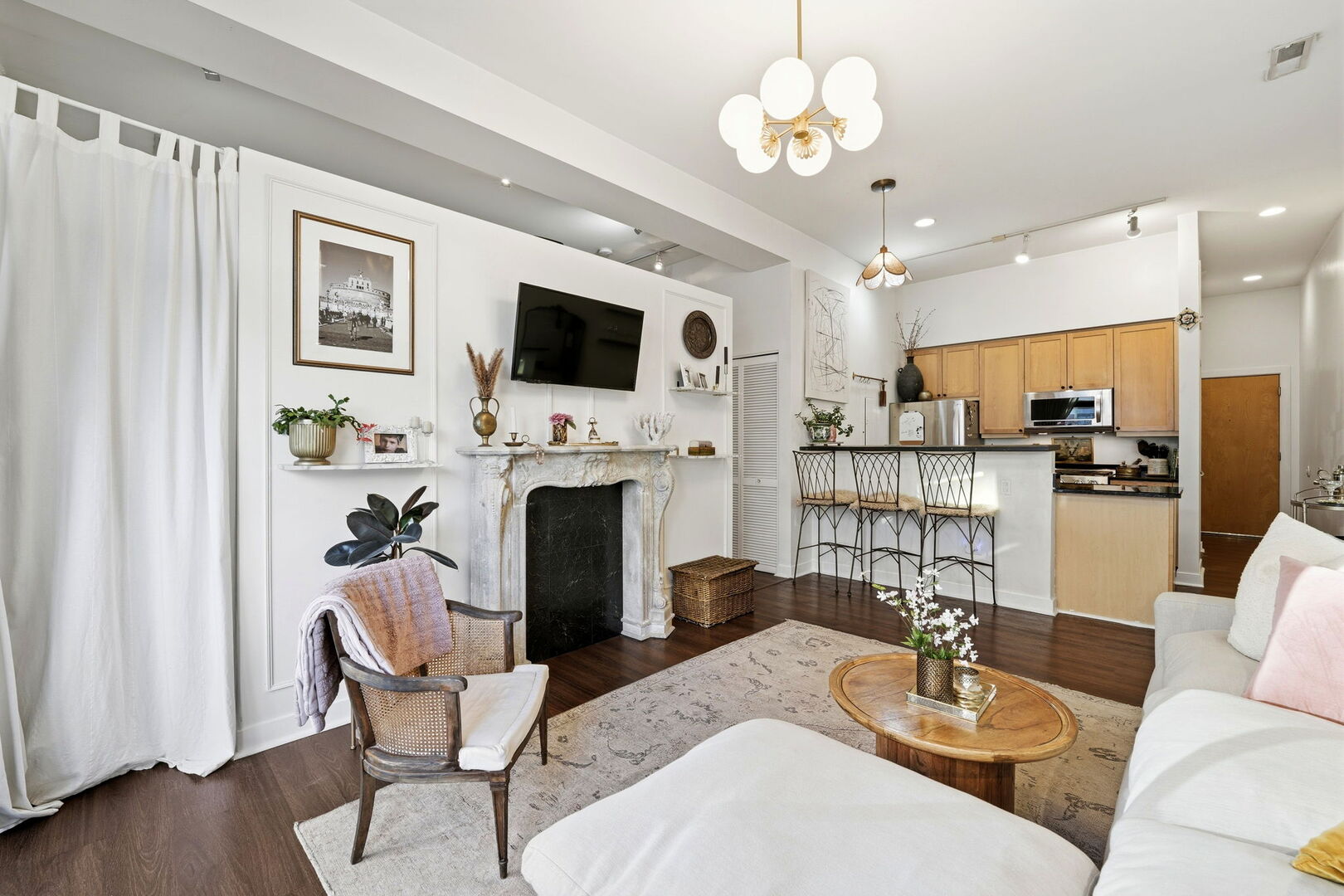 949 W Madison Street #304, Chicago, IL 60607