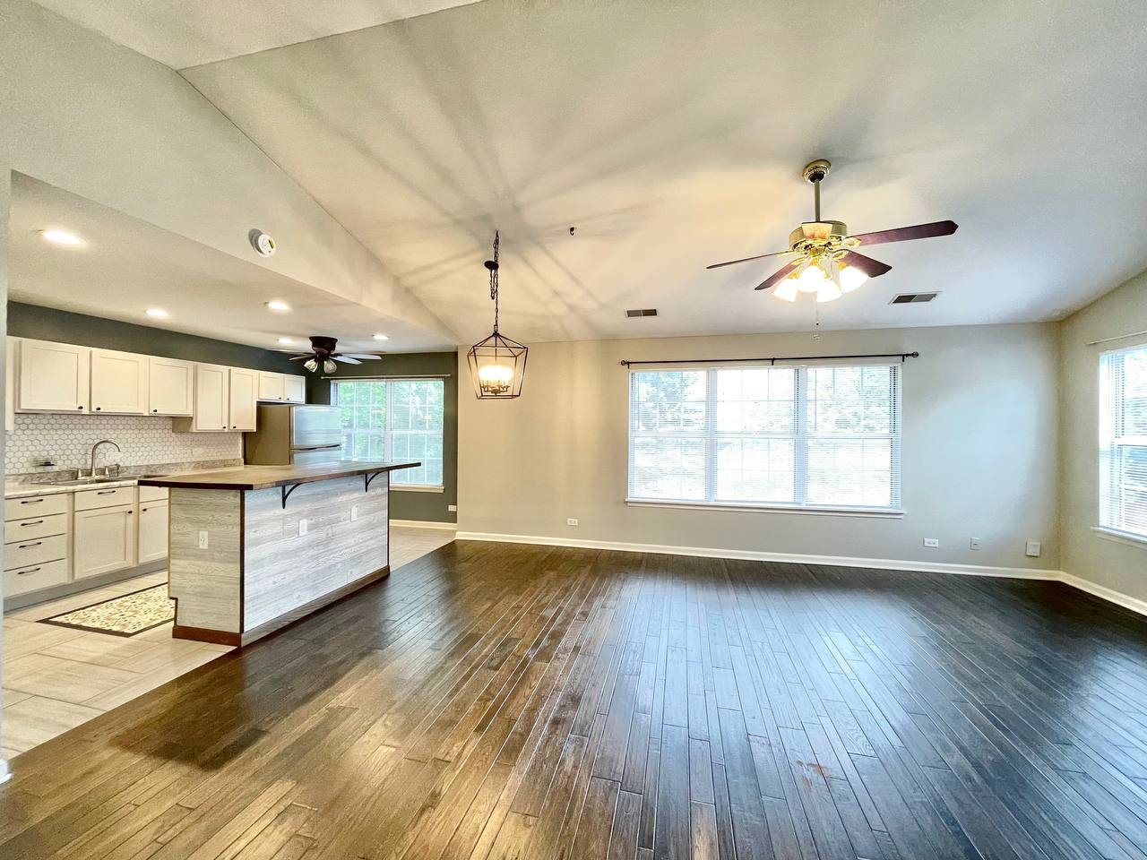 433 Gloria Lane #433, Oswego, IL 60543