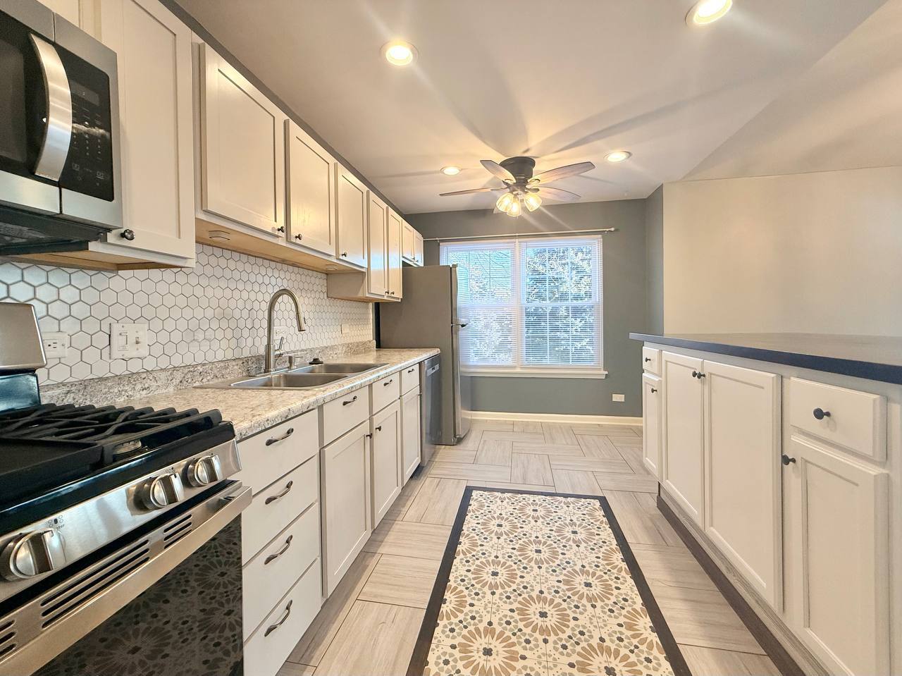 433 Gloria Lane #433, Oswego, IL 60543