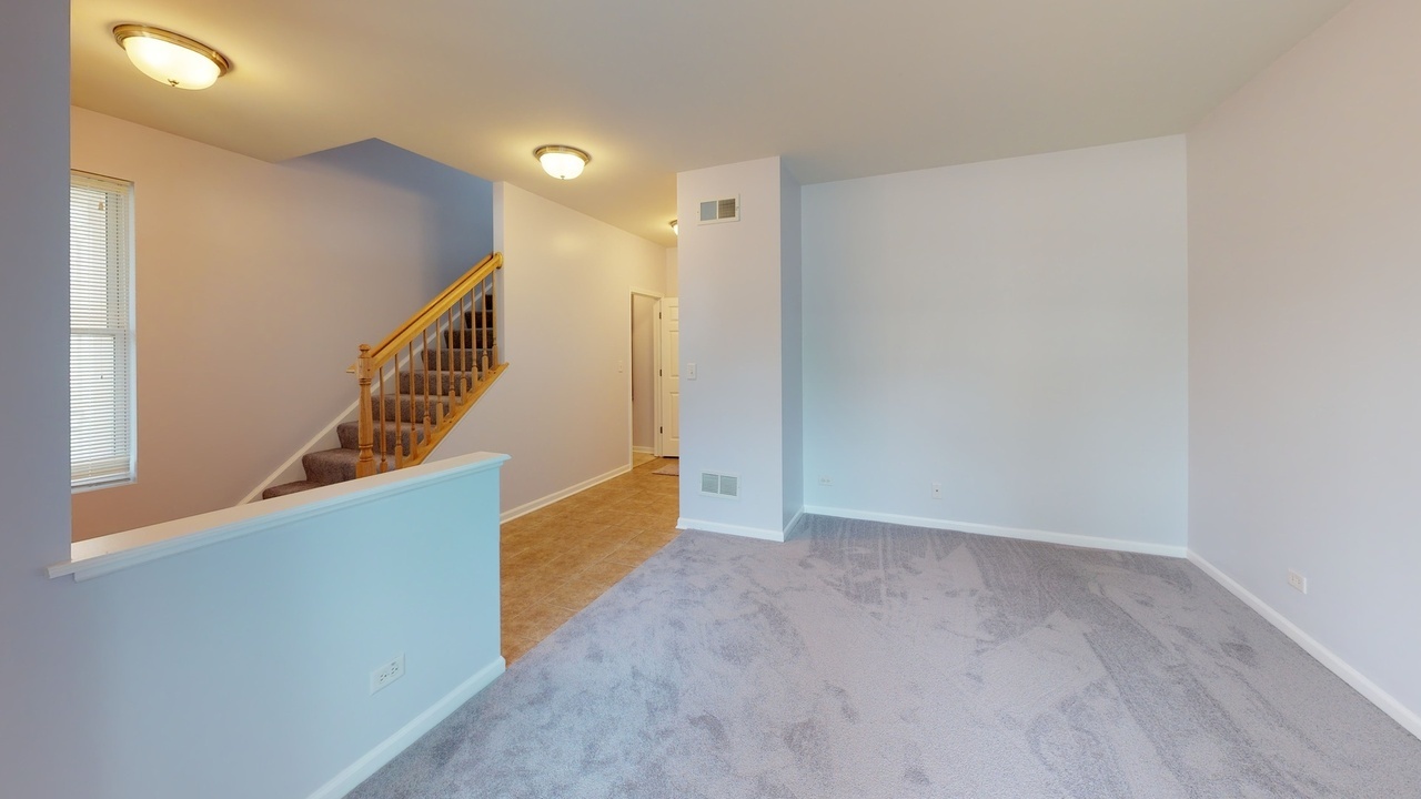 2102 S Crambourne Way, Arlington Heights, IL 60005