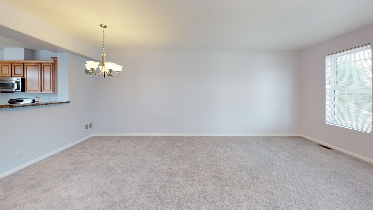 2102 S Crambourne Way, Arlington Heights, IL 60005