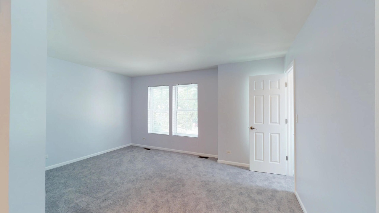 2102 S Crambourne Way, Arlington Heights, IL 60005