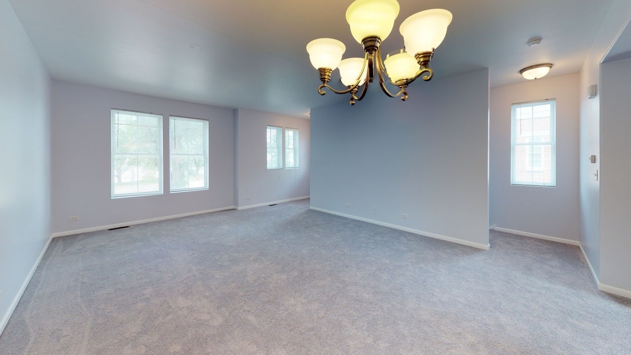 2102 S Crambourne Way, Arlington Heights, IL 60005