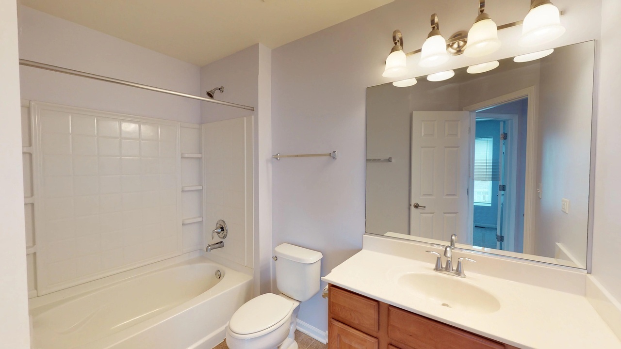 2102 S Crambourne Way, Arlington Heights, IL 60005