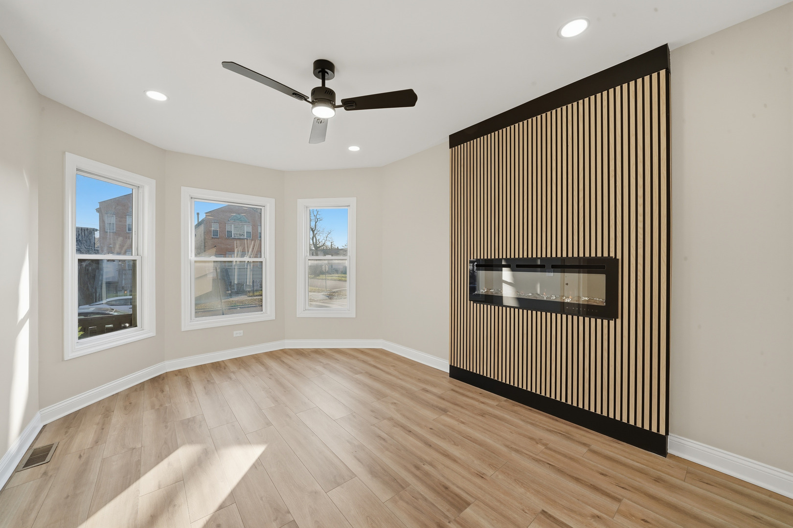 7256 S May Street, Chicago, IL 60621