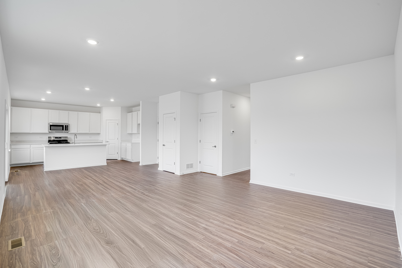 375 Danforth Drive, Oswego, IL 60543