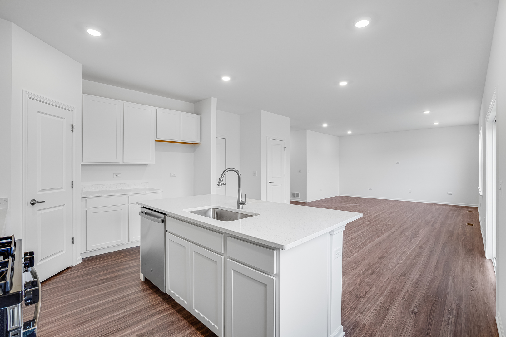 375 Danforth Drive, Oswego, IL 60543