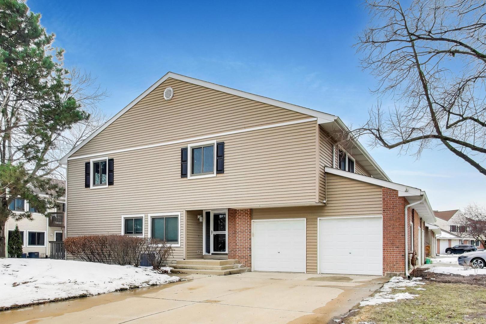 1096 PINE TREE Circle, Buffalo Grove, IL 60089