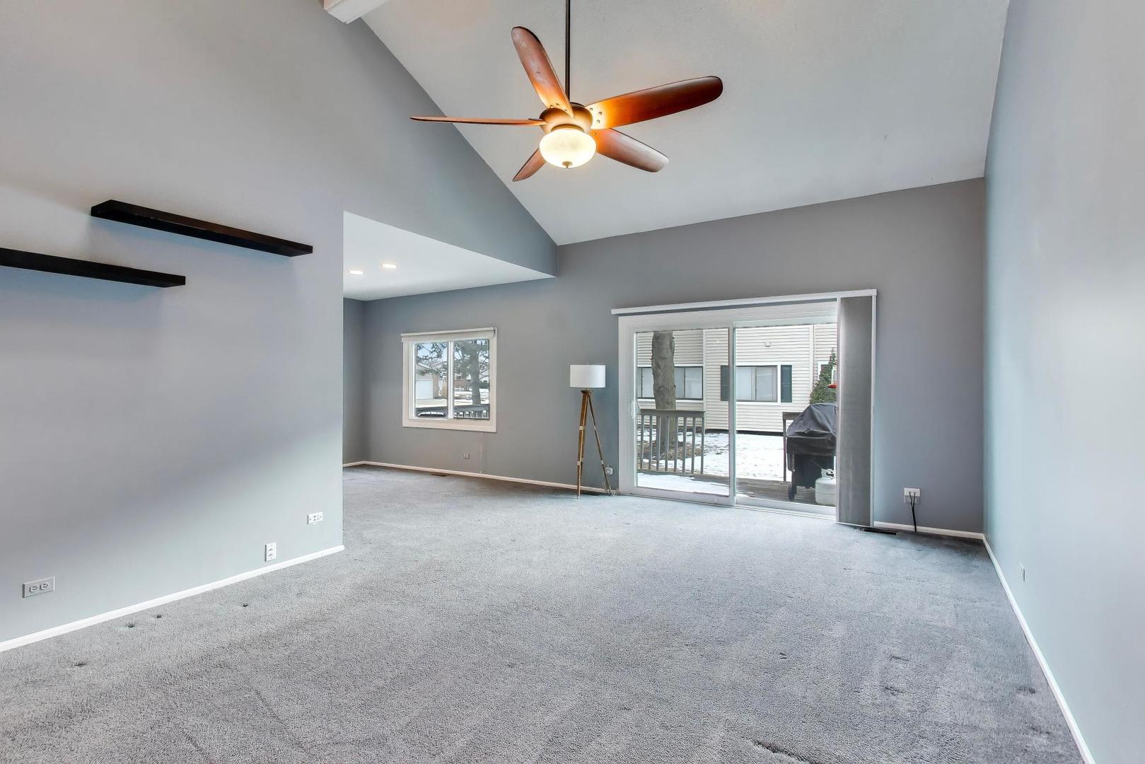 1096 PINE TREE Circle, Buffalo Grove, IL 60089