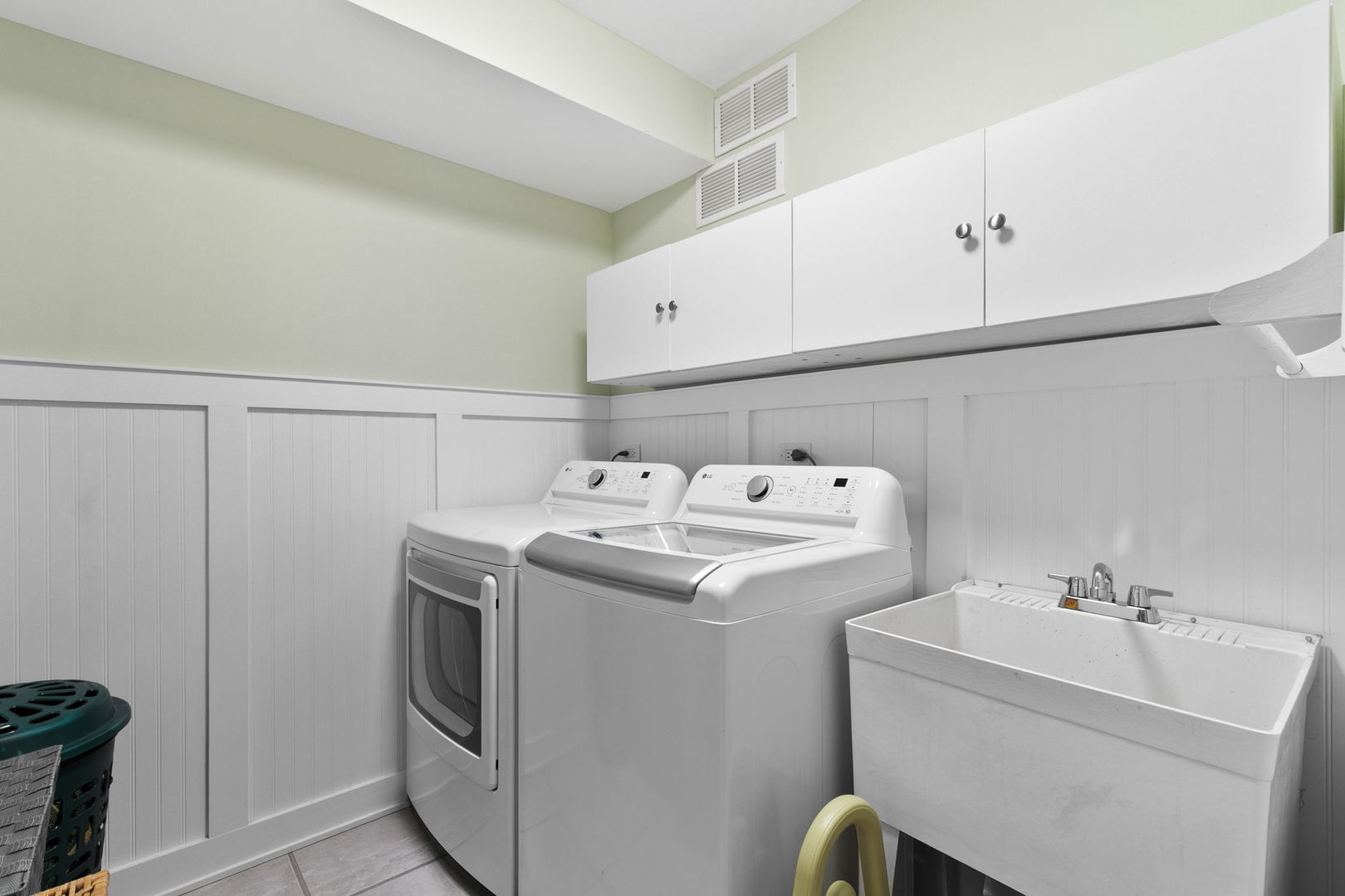 9212 S Komensky Avenue, Oak Lawn, IL 60453