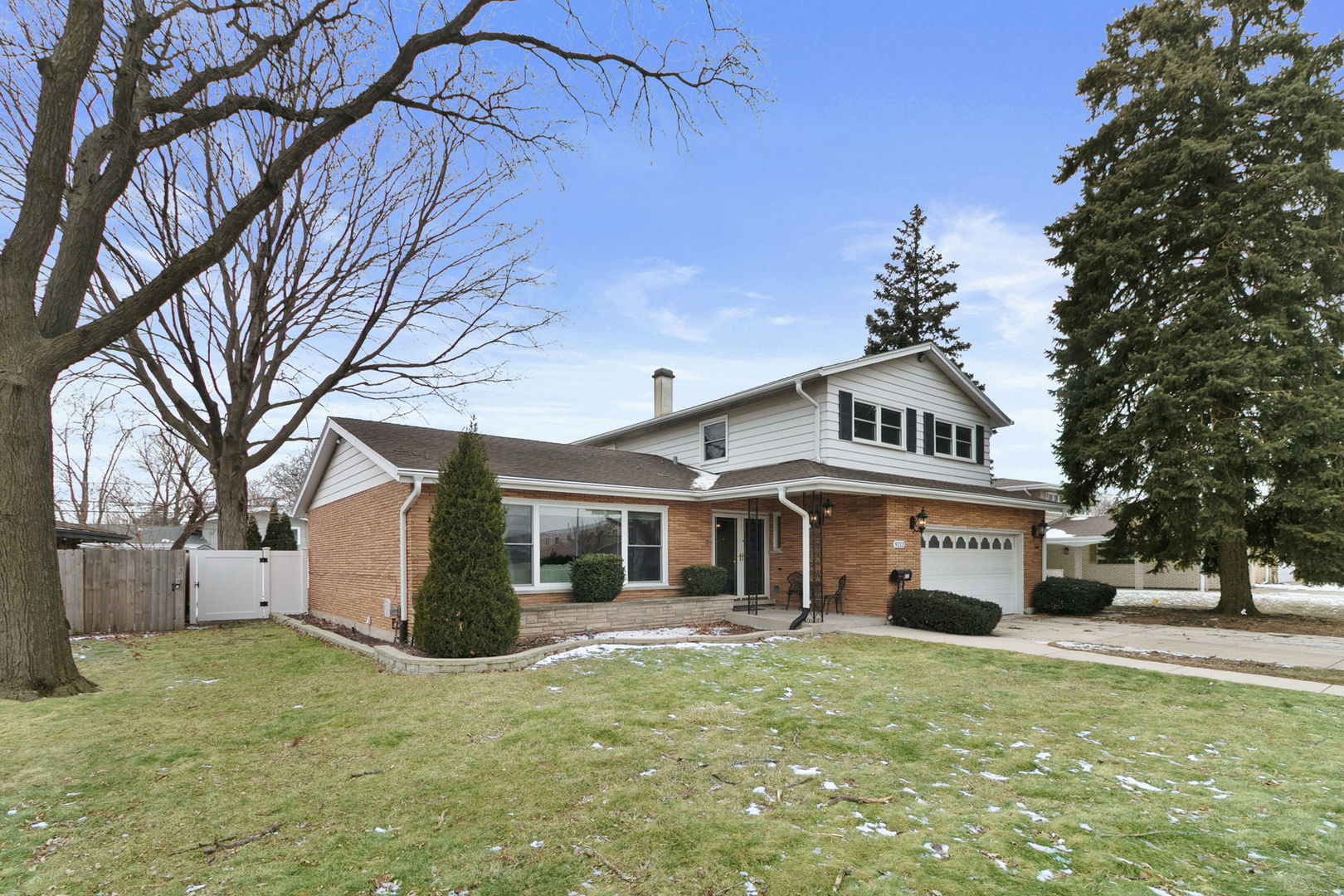 9212 S Komensky Avenue, Oak Lawn, IL 60453