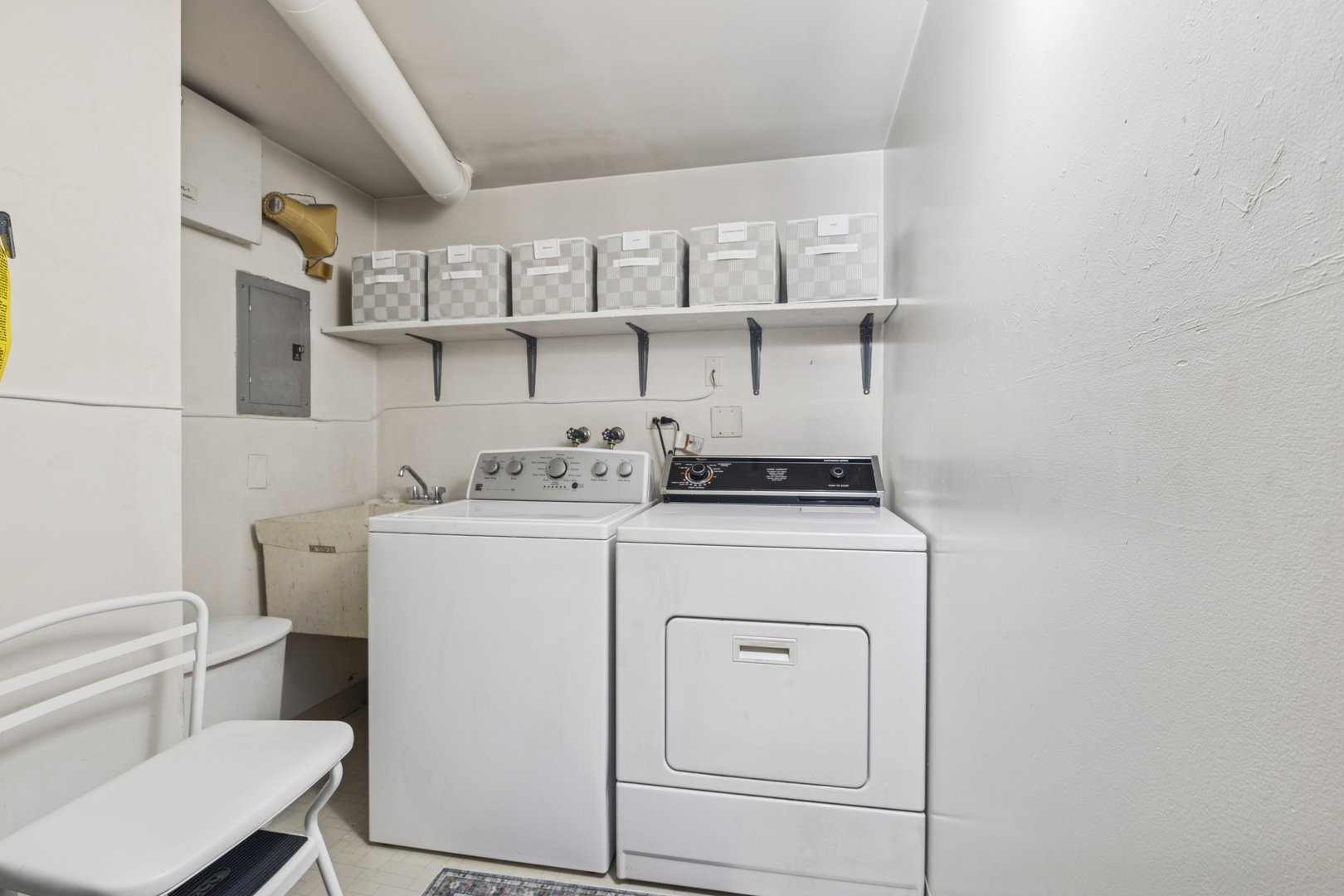 7930 W Lakeview Court #1B, Palos Heights, IL 60463