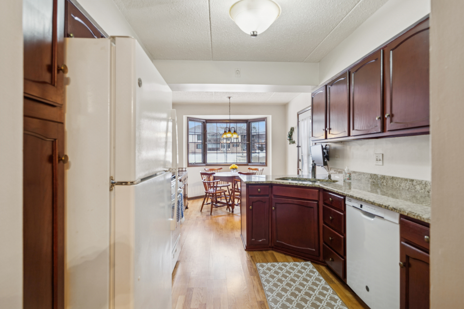 7930 W Lakeview Court #1B, Palos Heights, IL 60463