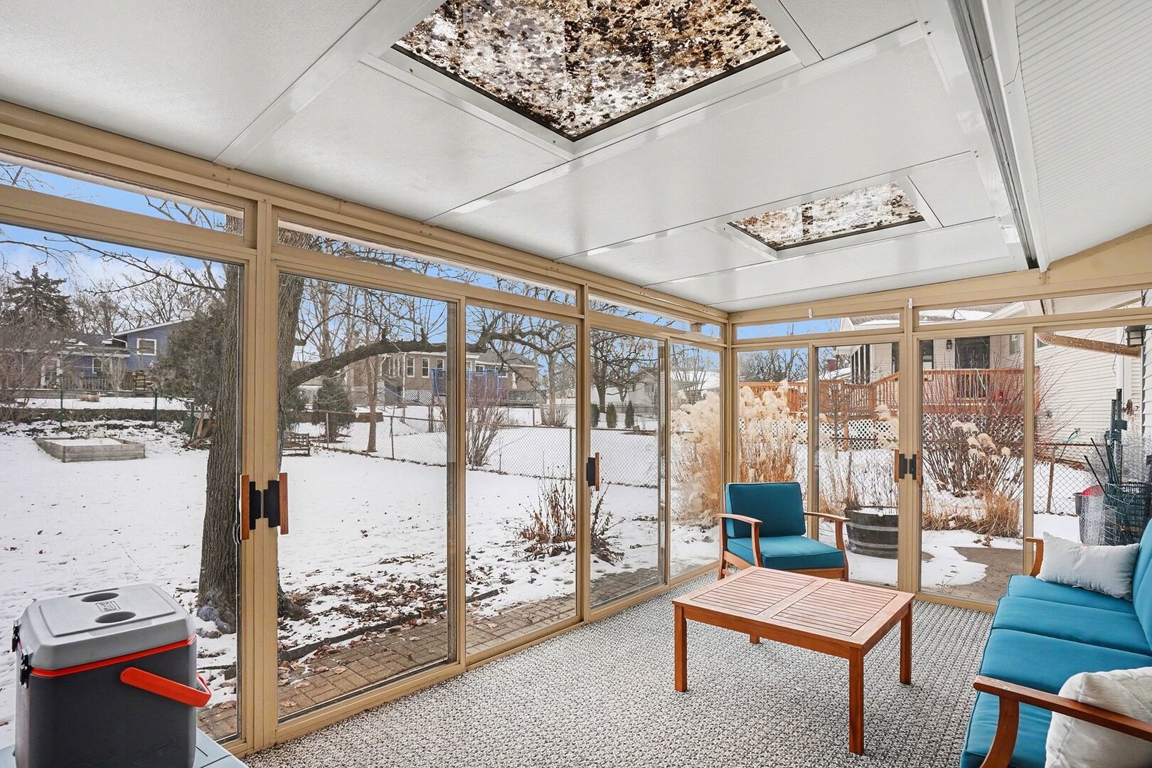 6821 Roberts Drive, Woodridge, IL 60517