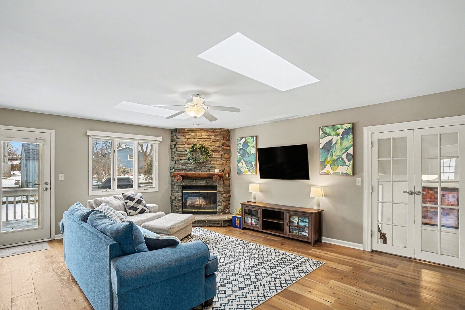 6821 Roberts Drive, Woodridge, IL 60517