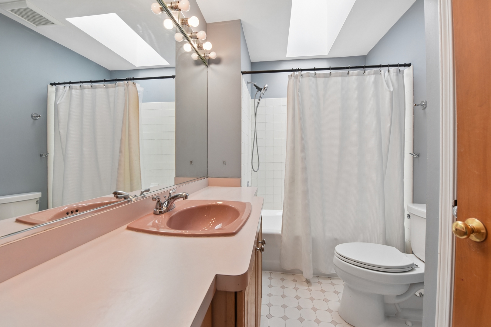 926 S Spring Avenue, La Grange, IL 60525