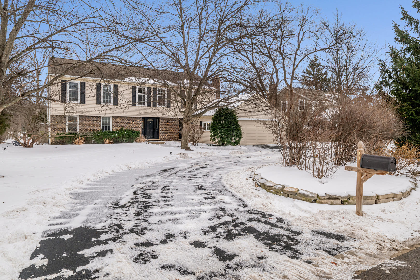 41 Canterbury Road, Lincolnshire, IL 60069