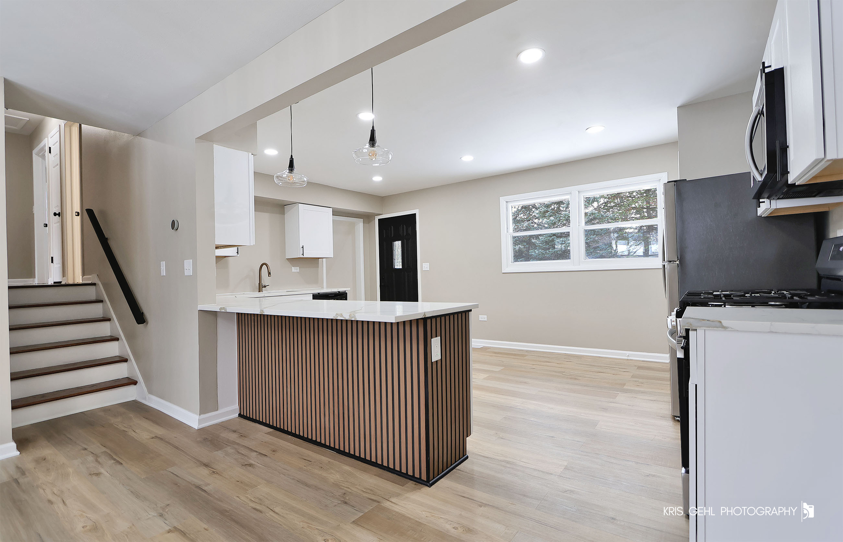 1070 Belle Plaine Avenue, Gurnee, IL 60031