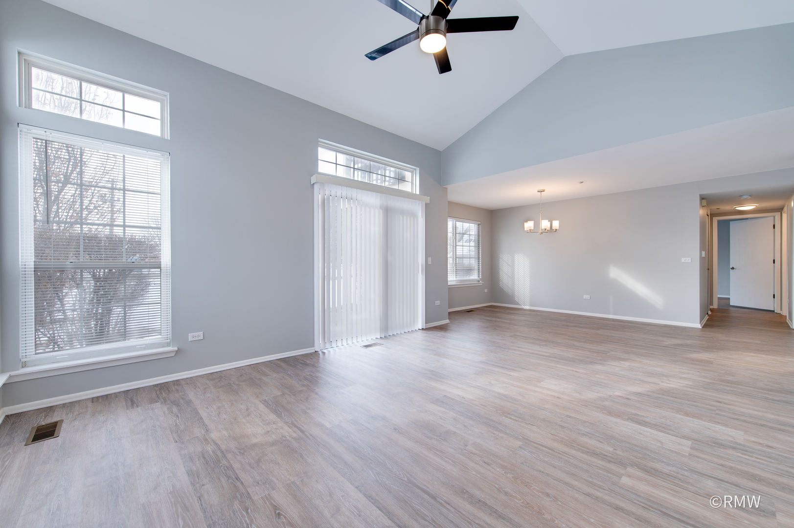 460 Mayflower Lane #1, Bartlett, IL 60103