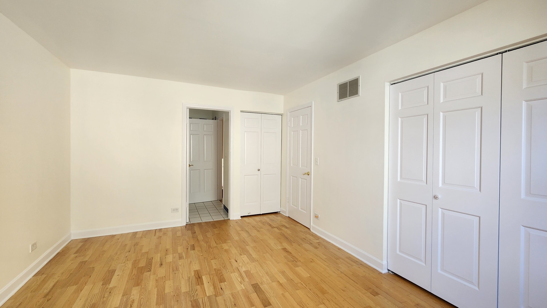 5 Castlegate Court, Vernon Hills, IL 60061