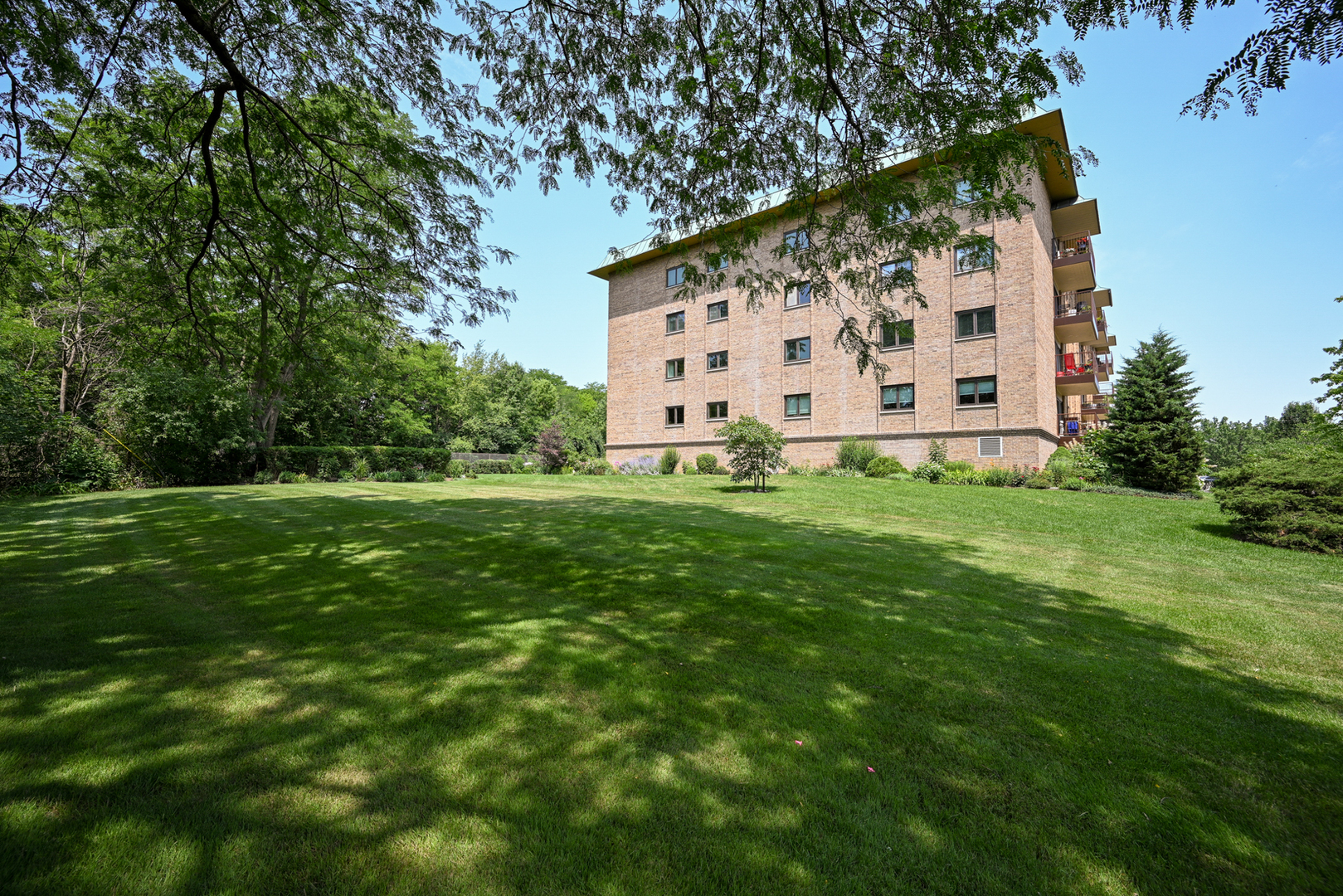 40 S Main Street #4A, Glen Ellyn, IL 60137
