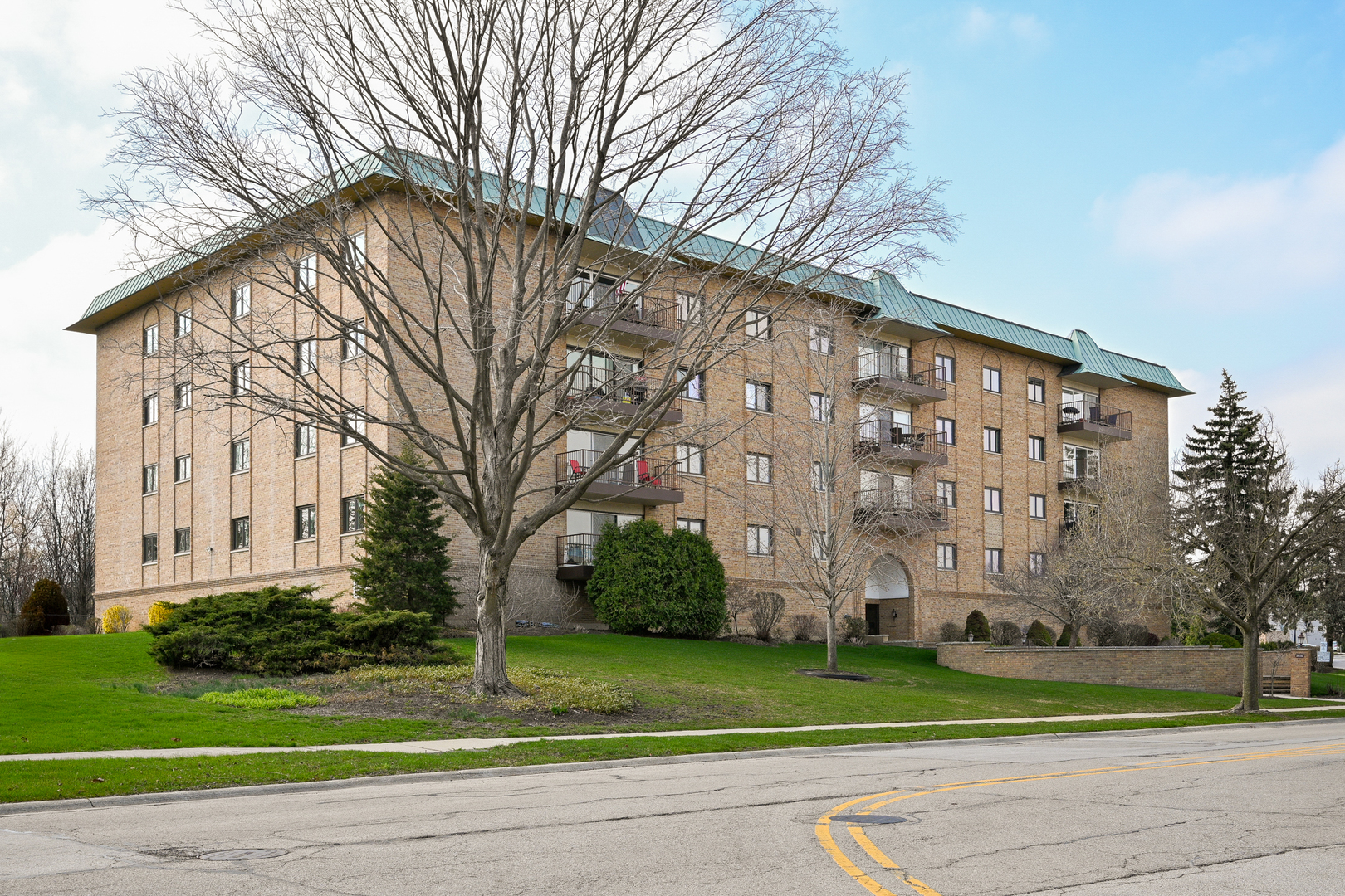 40 S Main Street #4A, Glen Ellyn, IL 60137