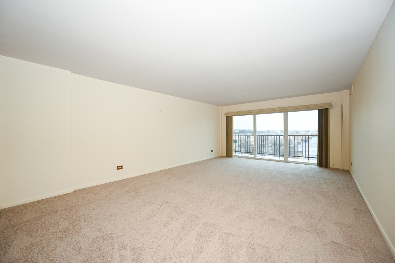 40 S Main Street #4A, Glen Ellyn, IL 60137