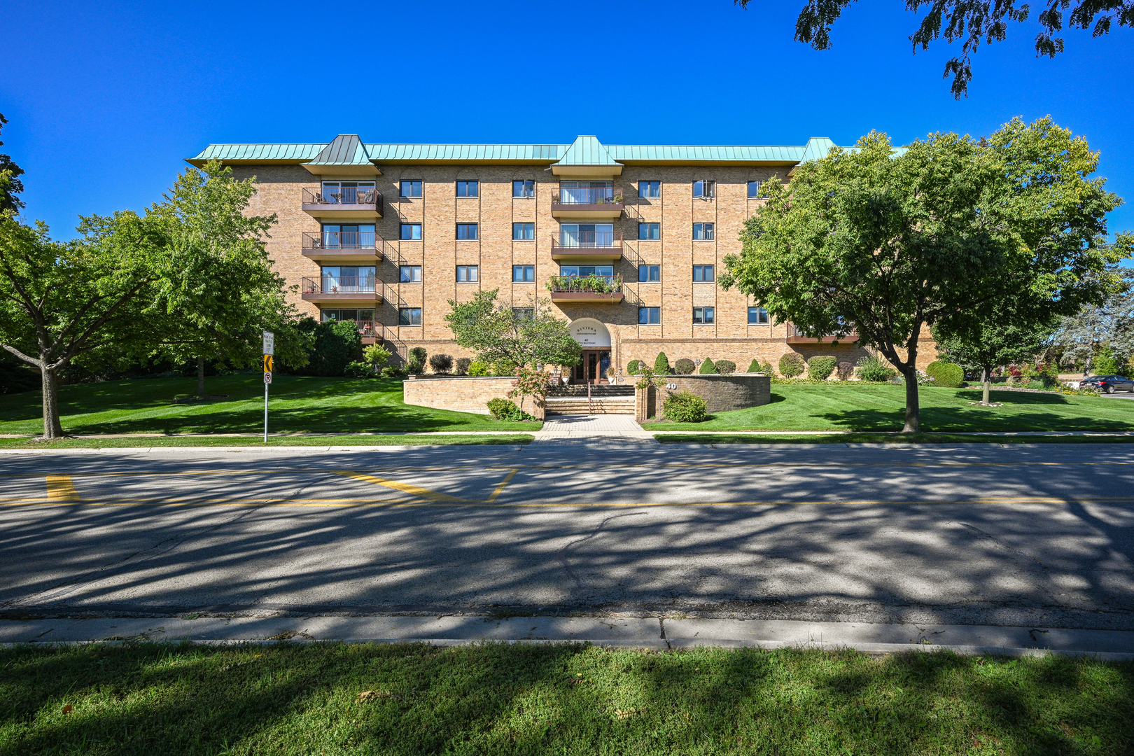 40 S Main Street #4A, Glen Ellyn, IL 60137