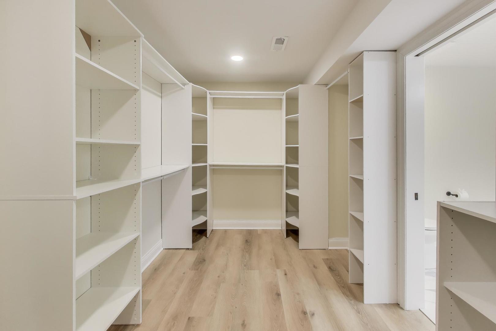 26225 N Hickory Road, Mundelein, IL 60060