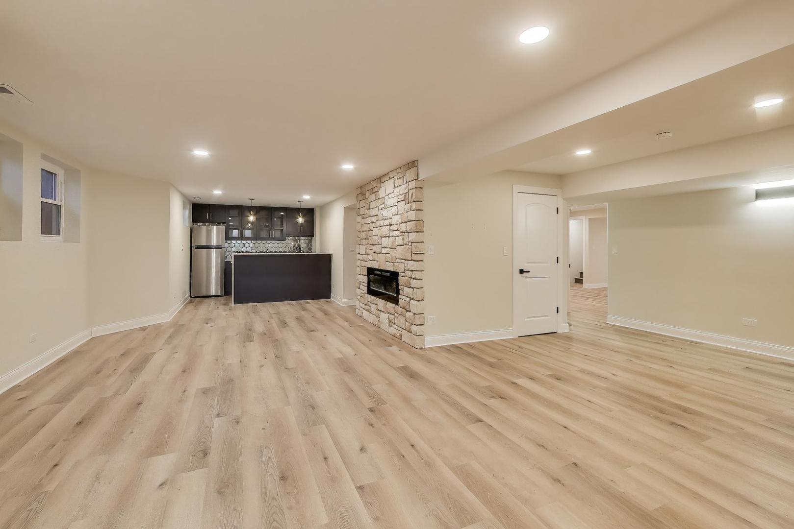 26225 N Hickory Road, Mundelein, IL 60060