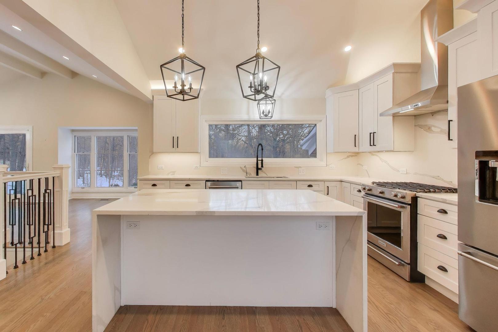 26225 N Hickory Road, Mundelein, IL 60060