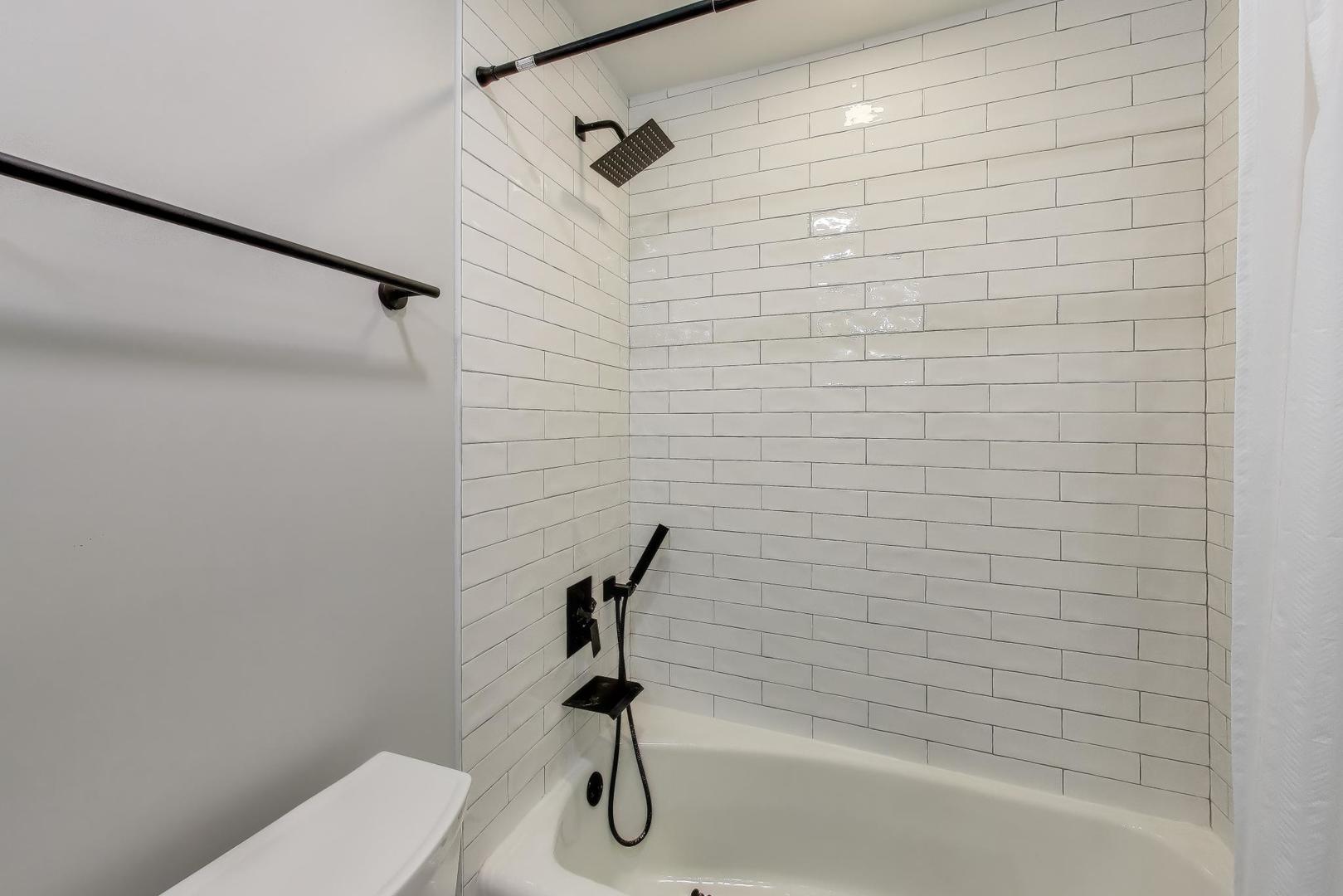 26225 N Hickory Road, Mundelein, IL 60060