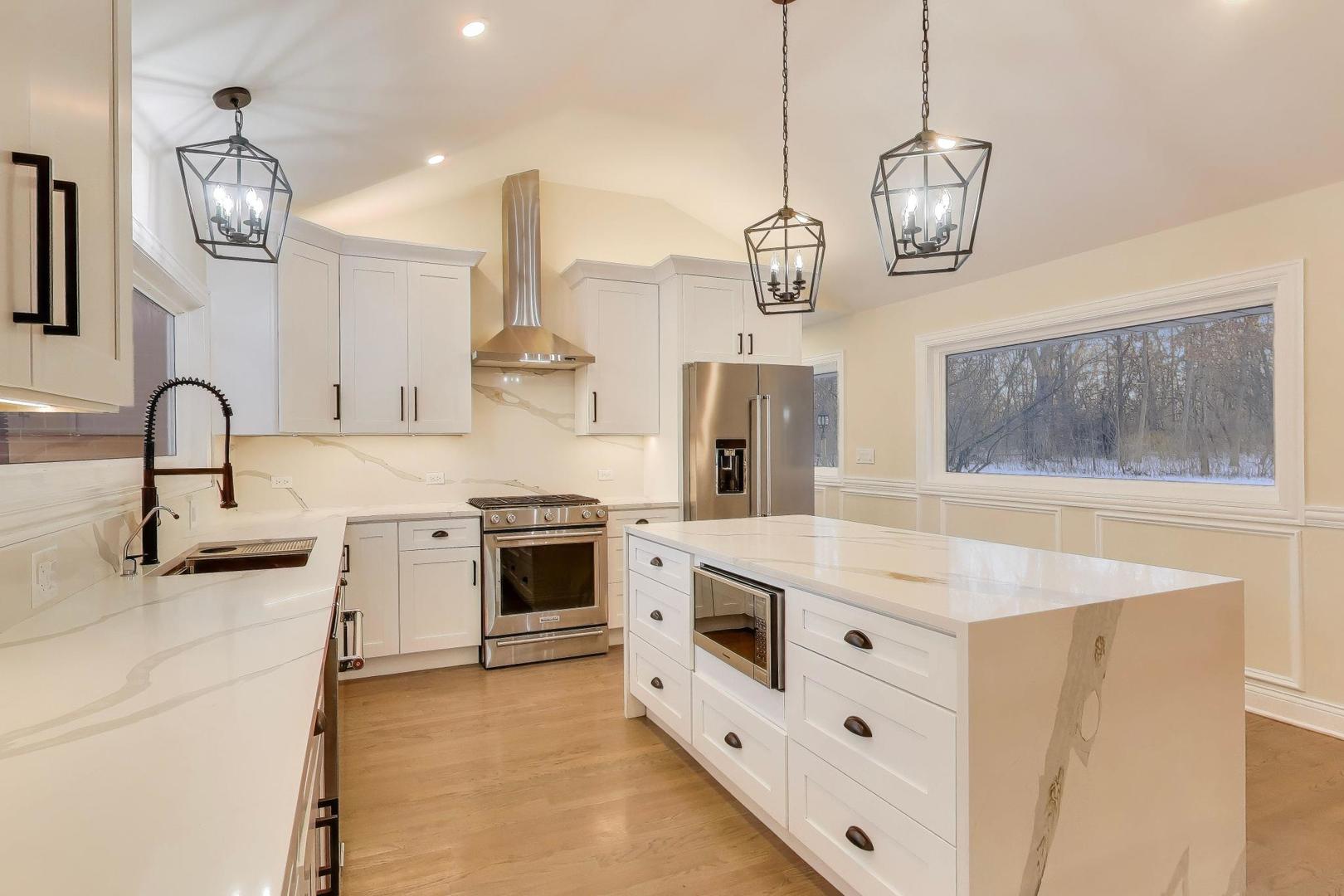 26225 N Hickory Road, Mundelein, IL 60060