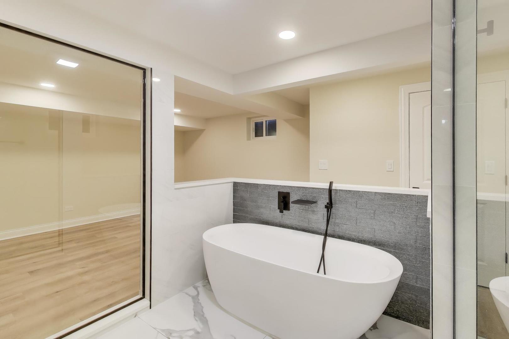 26225 N Hickory Road, Mundelein, IL 60060