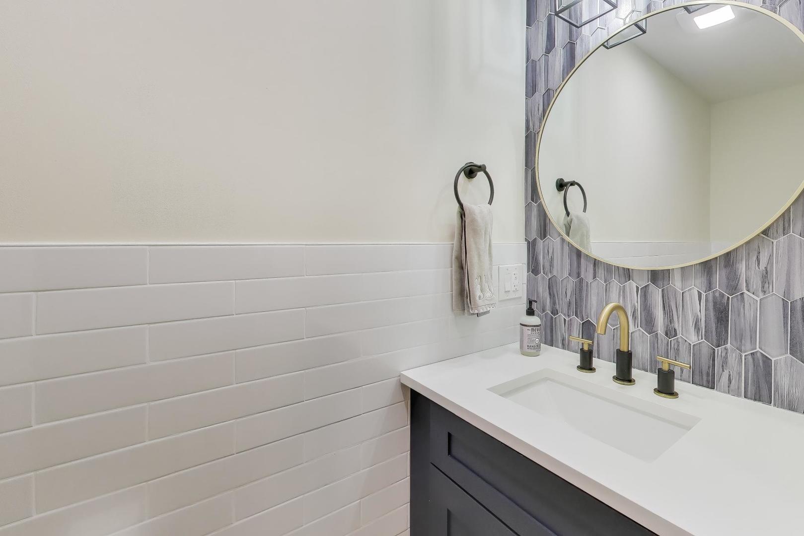 26225 N Hickory Road, Mundelein, IL 60060