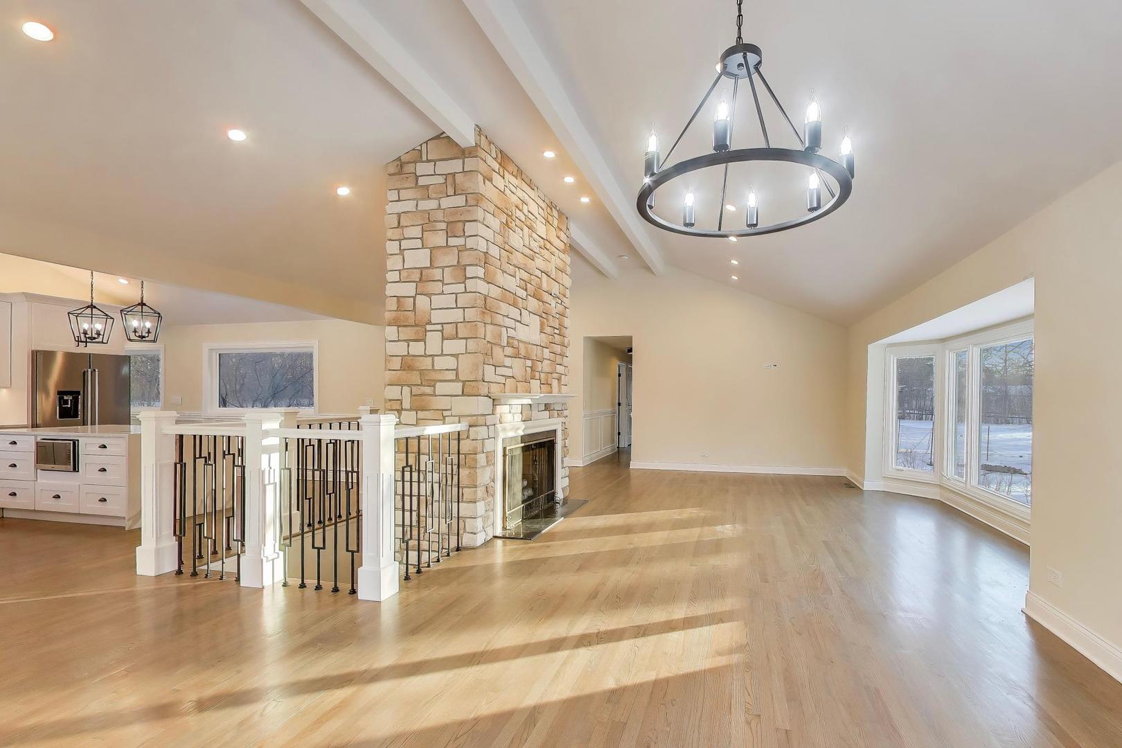 26225 N Hickory Road, Mundelein, IL 60060