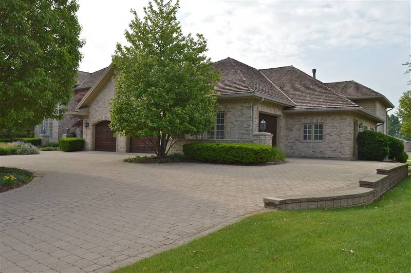 711 Berkshire Court, Downers Grove, IL 60516