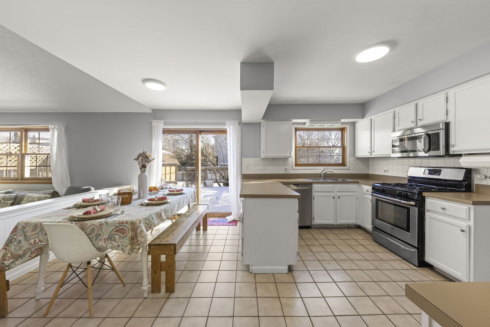 2240 Mecan Drive, Naperville, IL 60564