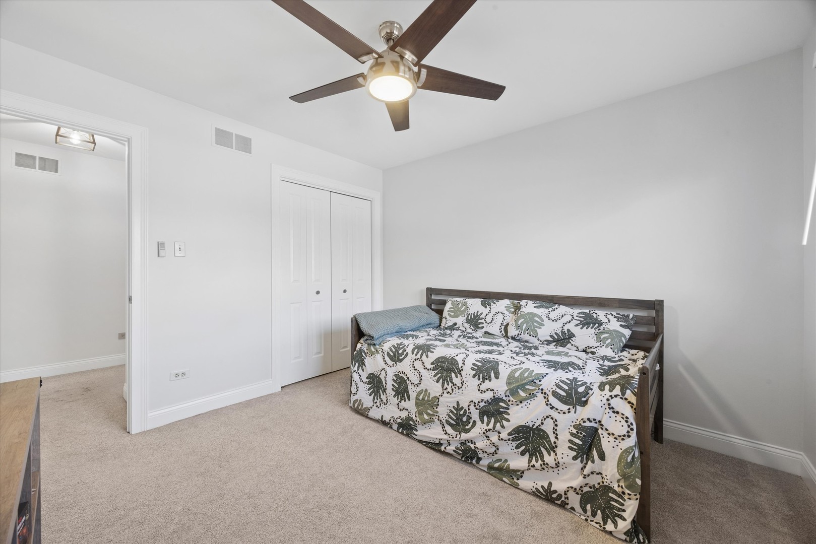 8708 Coventry Drive, Woodridge, IL 60517