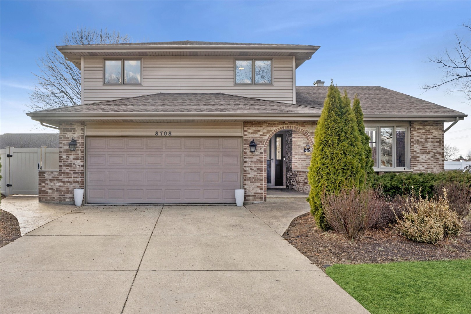 8708 Coventry Drive, Woodridge, IL 60517