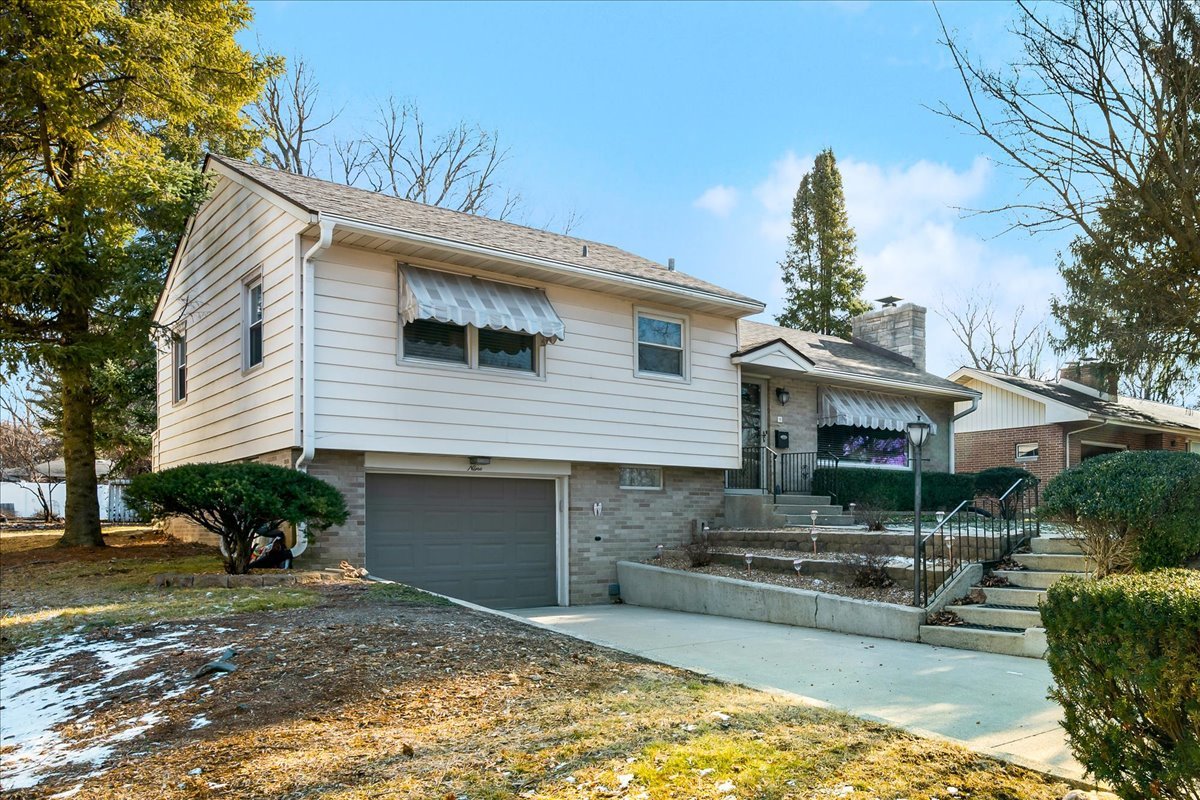 9 Ethell Parkway, Bloomington, IL 61701