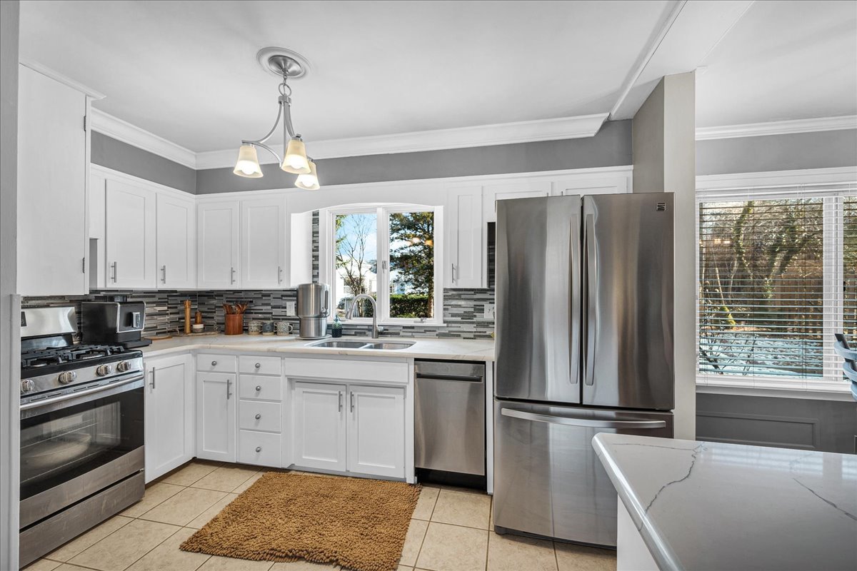 9 Ethell Parkway, Bloomington, IL 61701