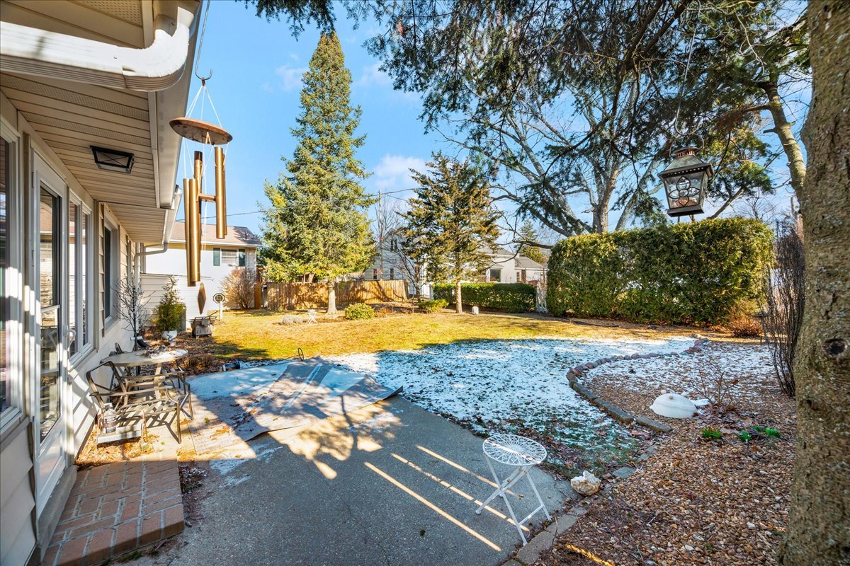 9 Ethell Parkway, Bloomington, IL 61701