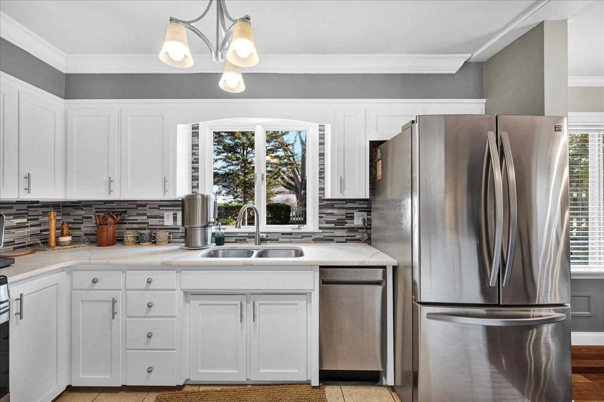 9 Ethell Parkway, Bloomington, IL 61701