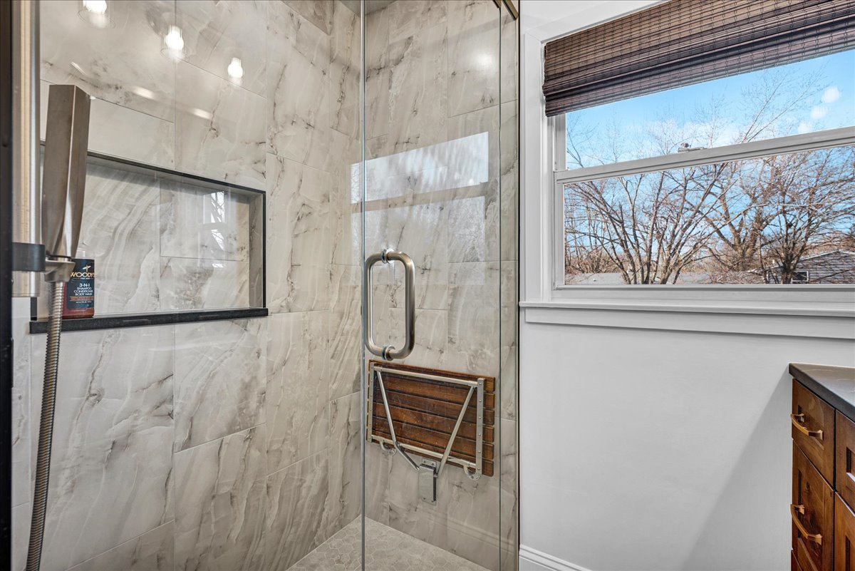 9 Ethell Parkway, Bloomington, IL 61701