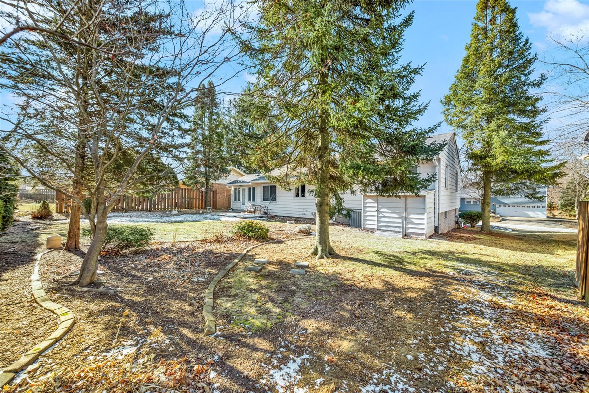 9 Ethell Parkway, Bloomington, IL 61701