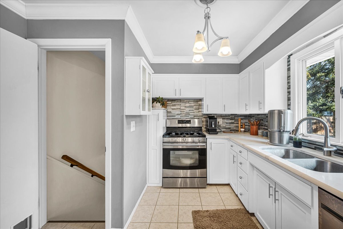 9 Ethell Parkway, Bloomington, IL 61701