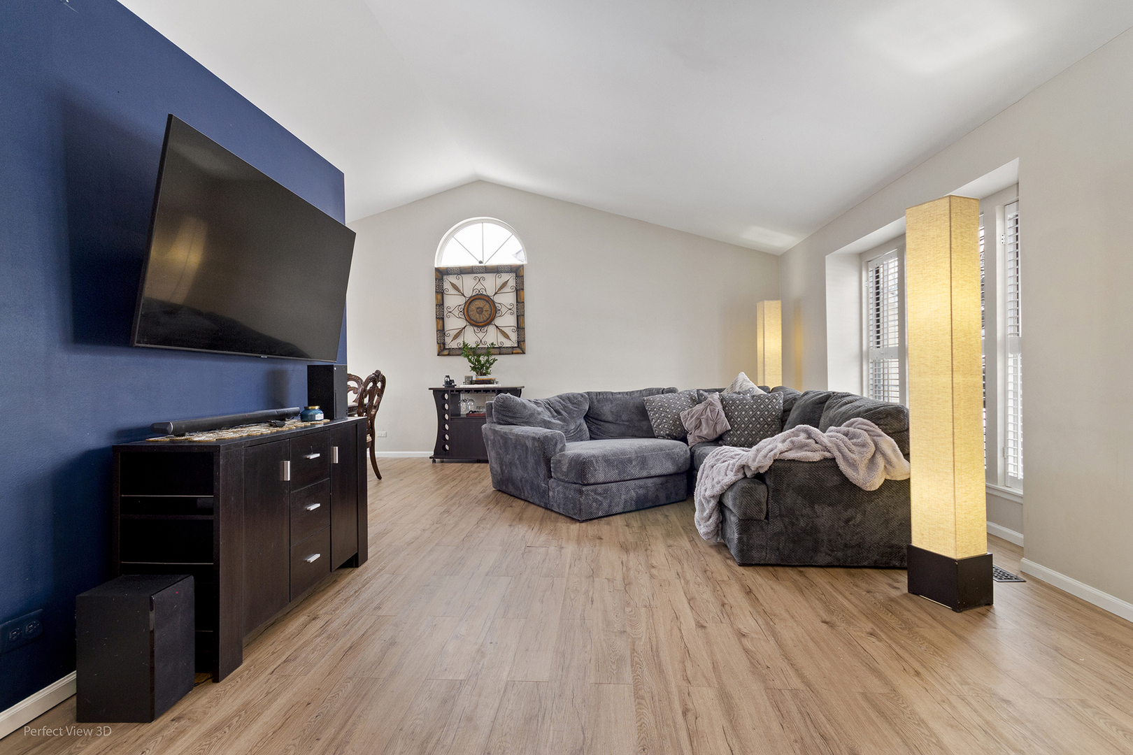 272 Village Lane, Bartlett, IL 60103