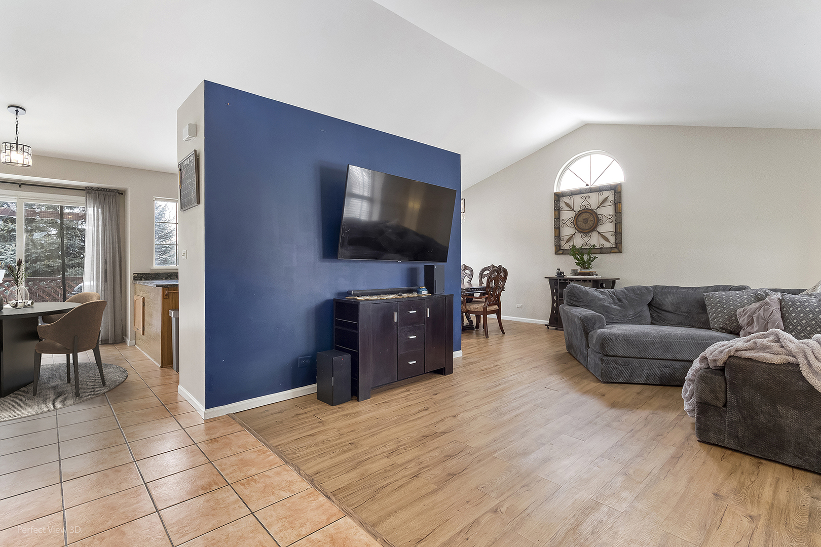 272 Village Lane, Bartlett, IL 60103