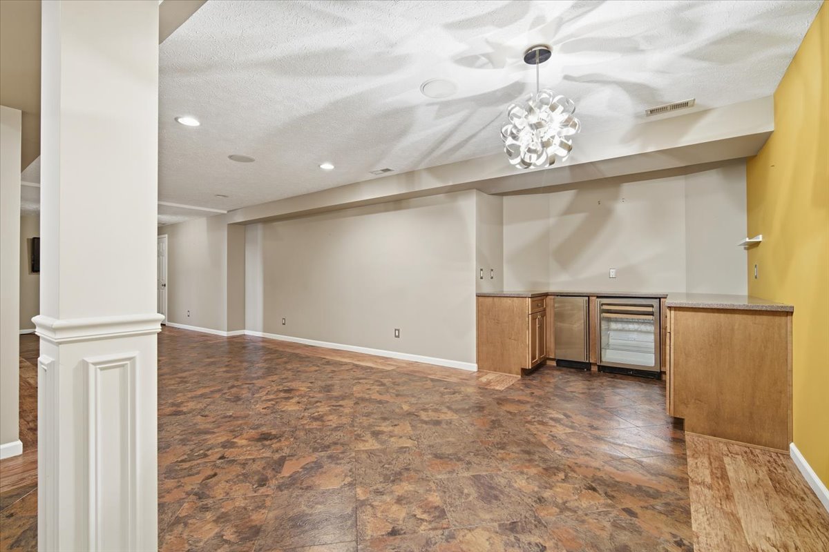 11 Spruce Court, Bloomington, IL 61704